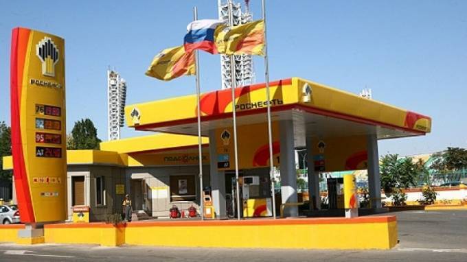 "Роснефть" получила 141 АЗС и две нефтебазы в Петербурге и Ленобласти - piter.tv - Россия - Ленинградская обл. - Санкт-Петербург - Новгородская обл.