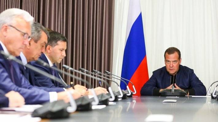 Дмитрий Медведев - Владимир Якушев - Ольга Васильева - Александр Козлов - Валерий Лимаренко - Дмитрий Кобылкин - Юрий Трутнев - Константин Чуйченко - Медведев прибыл на Сахалин в рамках поездки по Дальнему Востоку - polit.info - Россия - Сахалинская обл. - Южно-Сахалинск