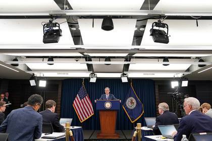 Дональд Трамп - Джером Пауэлл - Экономика США дала заднюю - lenta.ru - Россия - США