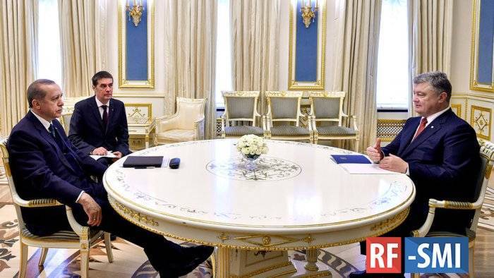Петр Порошенко - Реджеп Эрдоган - Порошенко до сих пор находится в Турции и встречался с Эрдоганом - rf-smi.ru - Украина - Крым - Турция - Германия - Испания - Эмираты - Стамбул