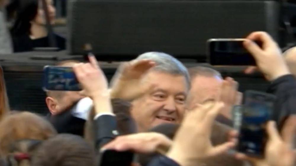 Петр Порошенко - Андрей Портнов - Госбюро возбудило новое дело против Порошенко за перевод военных средств в офшоры - riafan.ru - Россия - Украина - Киев