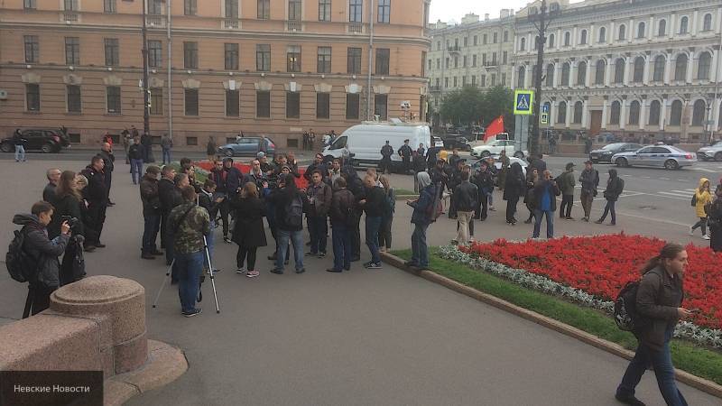 Борис Вишневский - На незаконный митинг у дверей петербургского избиркома не пришли даже организаторы - nation-news.ru
