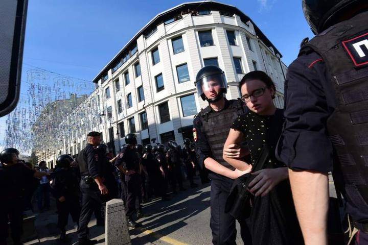 Сергей Собянин - Константин Костин - Политолог назвал акцию 27 июля в Москве провокацией - vm.ru - Москва