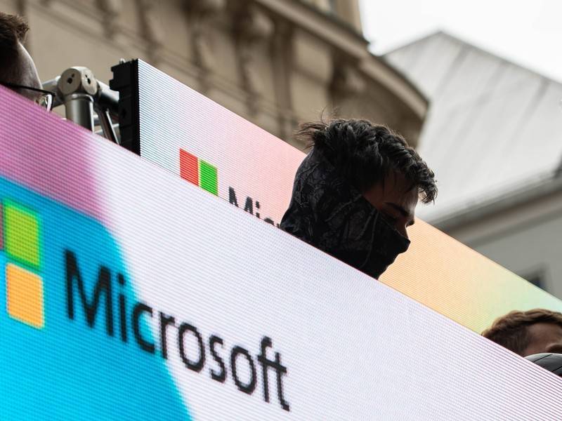 Microsoft сняла рекламу про парня по имени Мак Бук - news.ru - Microsoft