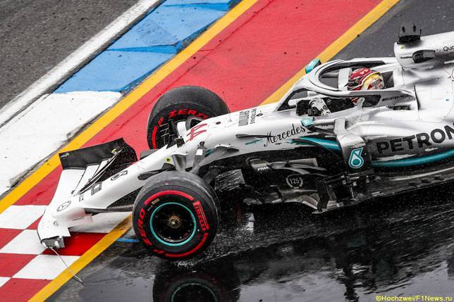 Эндрю Шовлин - В Mercedes объяснили долгий пит-стоп Хэмилтона - все новости Формулы 1 2019 - f1news.ru