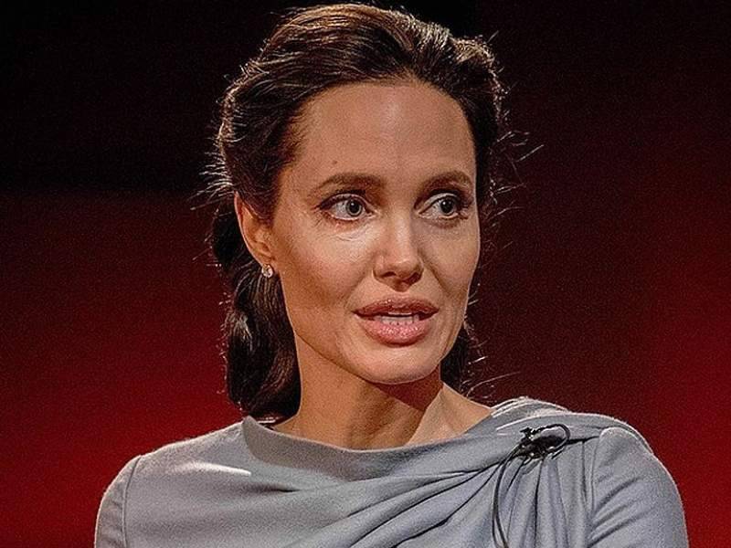 Анджелина Джоли - Брэд Питт - Жутко худую Анджелину Джоли добил новый удар - dayonline.ru
