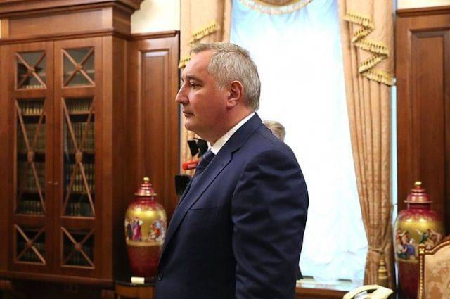 Владимир Путин - Дмитрий Рогозин - Рогозин: предприятия ракетно-космической отрасли загружены наполовину - aif.ru - Россия