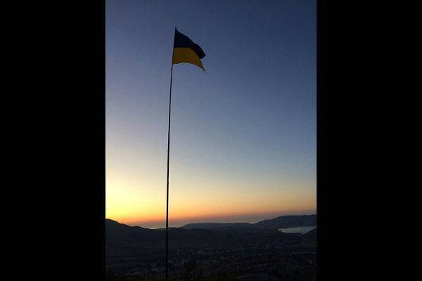 В Крыму подняли флаг Украины - trud.ru - Россия - Украина - Крым - Херсон - Судак