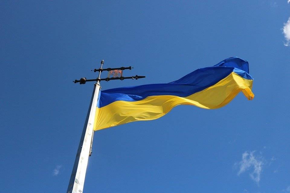 Пользователи сети высмеяли поднятый исподтишка флаг украинцами в Крыму - politexpert.net - Украина - Херсон - Судак