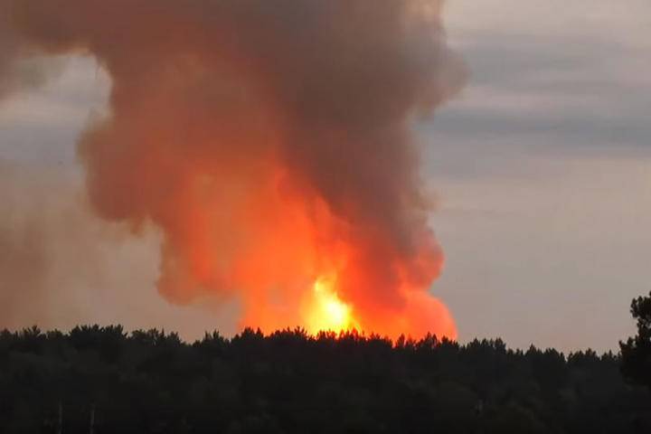 Стала известна причина нового пожара на складе боеприпасов под Ачинском - vm.ru - Ачинск