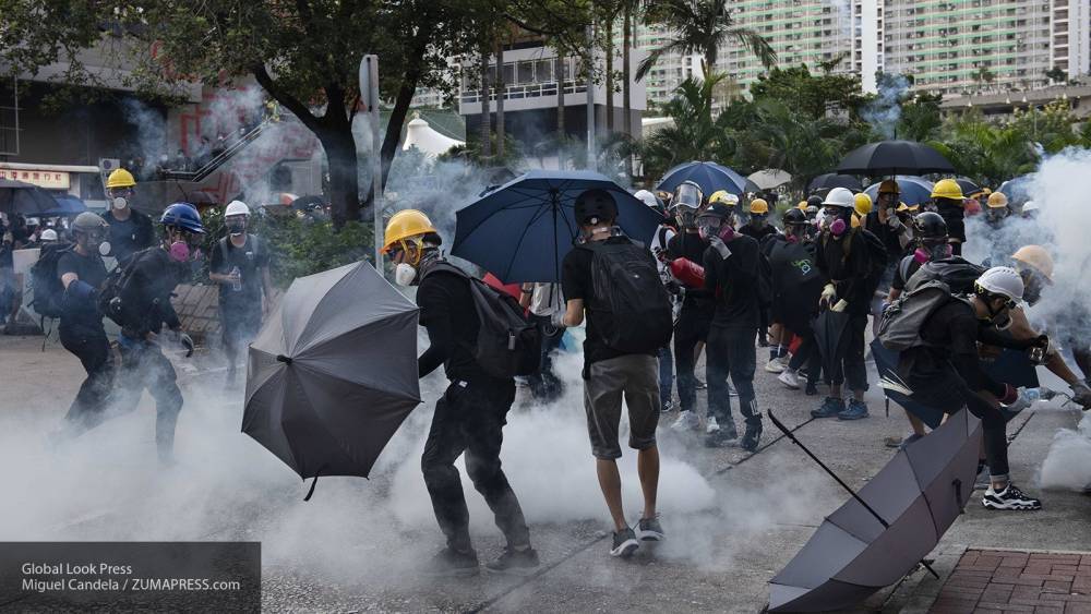 Полиция Гонконга разогнала демонстрантов, применив слезоточивый газ - newinform.com - Гонконг