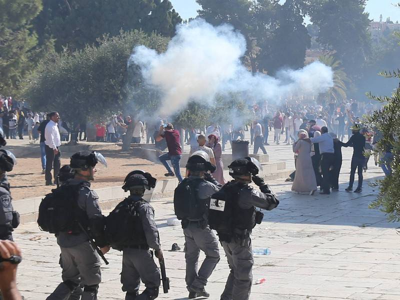 Около ста человек пострадали в стычках на Храмовой горе - news.ru - Палестина - Иерусалим - Иерусалим