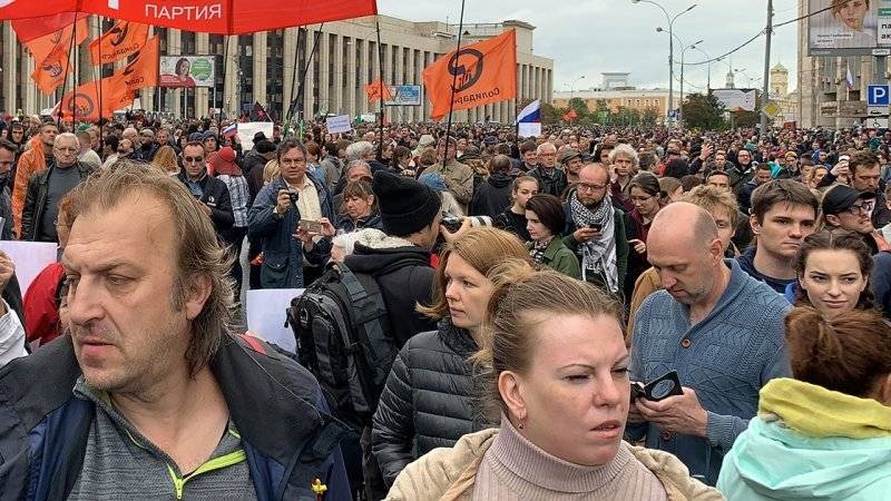 Андрей Климов - В СФ рассказали, как участников митинга 10 августа подбивали на провокации через YouTube - riafan.ru - Москва