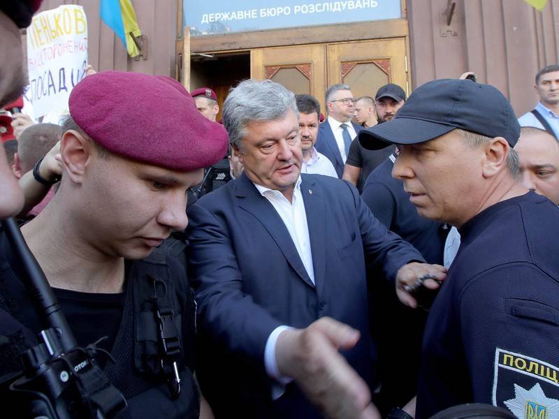 Порошенко заявил о попытках рейдерского захвата телеканала «Прямой» - news.ru - Украина