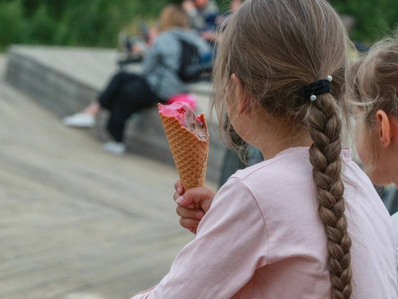 Роспотребнадзор: дети в России едят слишком много сладкого - news.ru