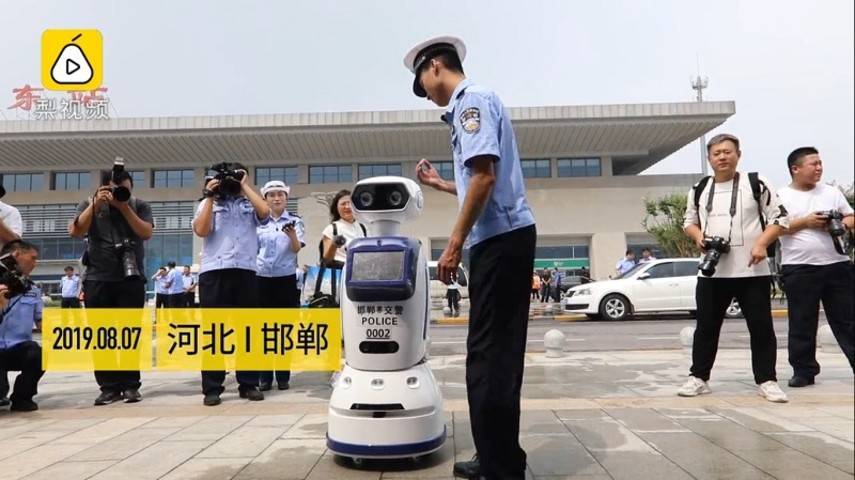 В Китае запустили роботов-полицейских (Видео) - abcnews.com.ua - Китай - провинция Хэбэй