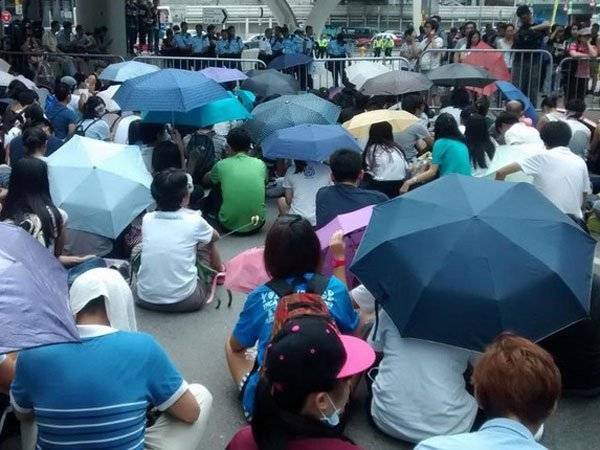 Аэропорт Гонконга отменил более 300 рейсов из-за акций протеста - polit.ru - Китай - Гонконг