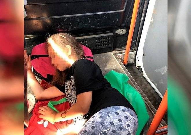 Российских детей отправили из лагеря на полу маршрутки без остановок и еды - ya62.ru - Крым - Челябинск