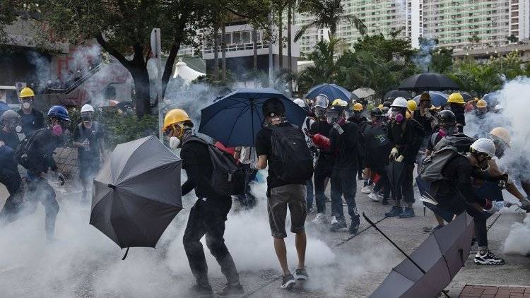 Аэропорт Гонконга отменил сотни рейсов из-за протестующих - polit.info - Китай - Гонконг - Гонконг - Протесты