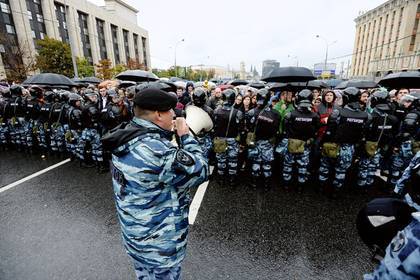 Василий Олейник - В Москве разрешили новый 100-тысячный митинг - lenta.ru - Москва