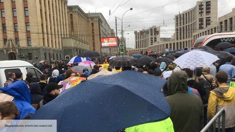 Татьяна Потяева - Навальный - Макаренко опроверг фейки в соцсетях о разгоне полицией мирных протестующих на митинге - politros.com - Москва