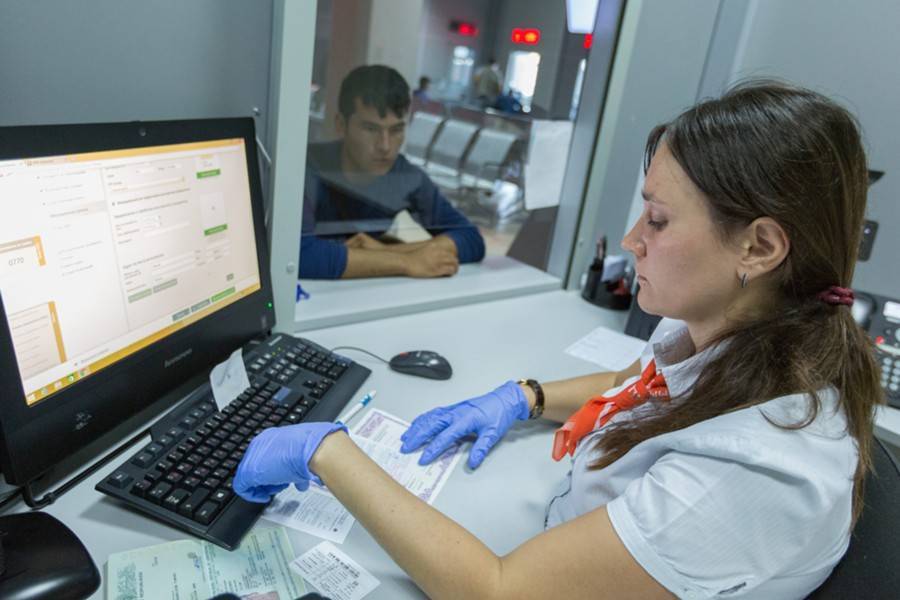 ФСБ впервые за 20 лет назвала число приехавших работать иностранцев - m24.ru - Россия - Китай - Украина - Узбекистан - Турция - Германия - Киргизия - Таджикистан