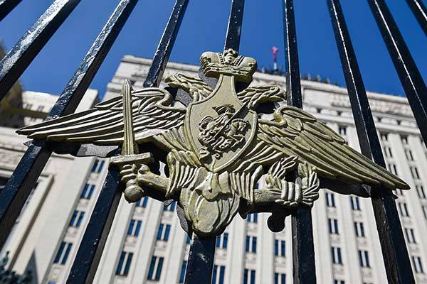 Минобороны хочет взыскать более 45 миллионов рублей с двух военных - trud.ru - Саки