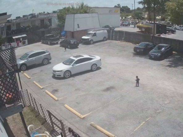 На видео 18-месячный малыш отстал от матери на парковке — и через секунду его сбила машина - usa.one - Техас