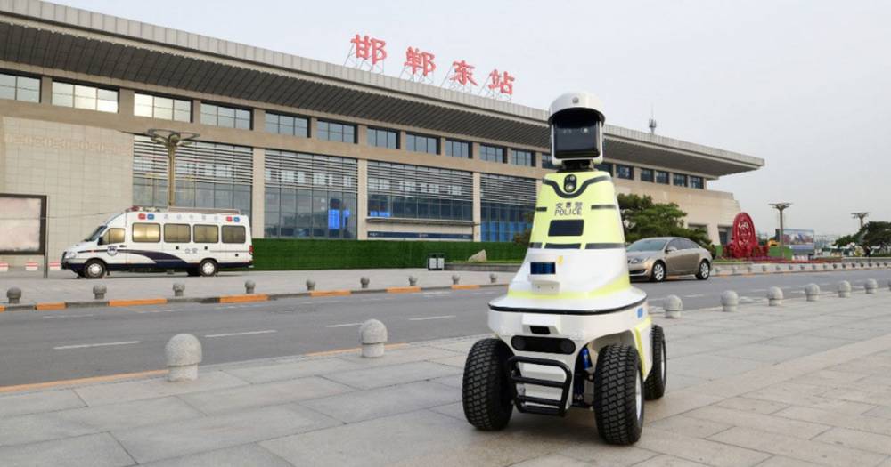 В Китае на&nbsp;службу заступили роботы-гаишники - popmech.ru - Китай