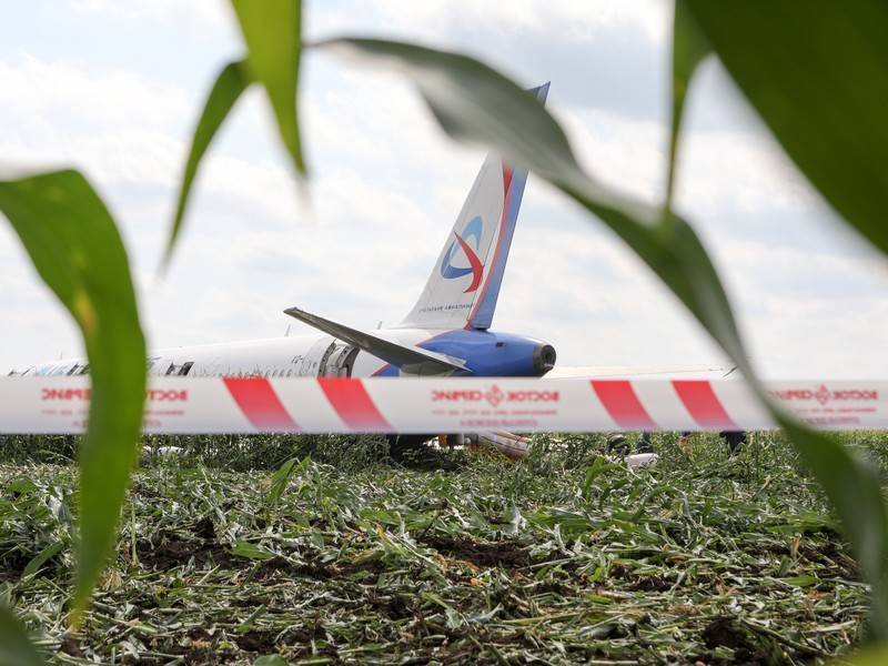 Началась расшифровка «чёрных ящиков» аварийно севшего на поле A321 - news.ru