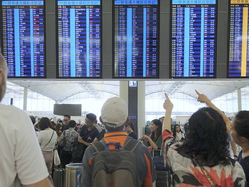 Работа аэропорта Гонконга парализована из-за повышенных мер безопасности - news.ru - Протесты