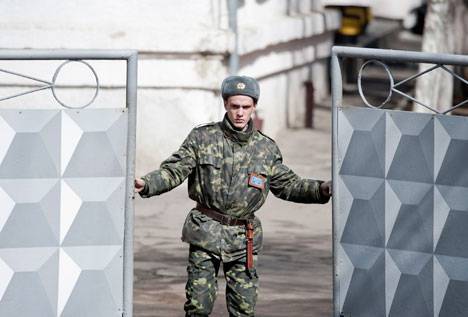 Воинские части ВСУ массово отключают от света из-за  миллионных долгов - politnavigator.net - Украина - Луганская обл.