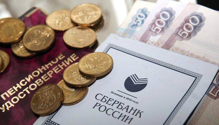 Дмитрий Медведев - Работающие пенсионеры получат прибавку к пенсии с 1 августа - newtvnews.ru - Россия - с. 1 Августа