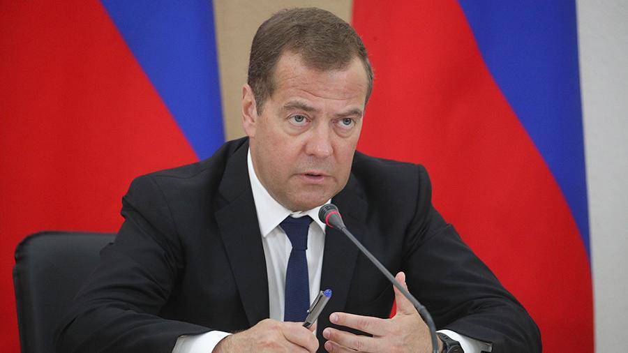 Дмитрий Медведев - Медведев потребовал предоставлять «дальневосточный гектар» без «нервотрепки» - iz.ru - Россия - респ.Бурятия - окр. Дальневосточный - Забайкальский край