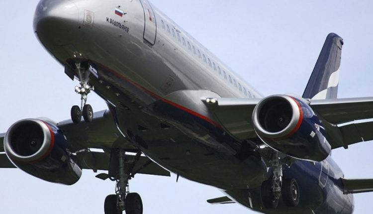 Самолет SSJ-100 экстренно сел в Самаре - newtvnews.ru - Москва - Краснодар - Тюмень - Мурманск - Ростов-На-Дону - Самара