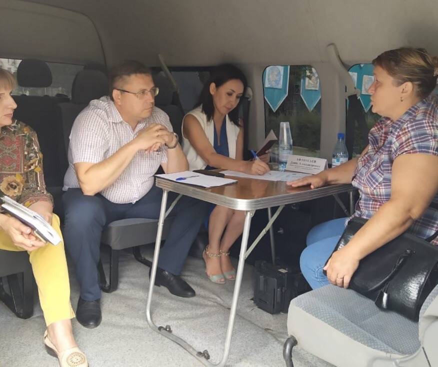 Игорь Бабушкин - Мобильная приемная завершила серию выездов в Черноярском районе - astravolga.ru - Астраханская обл.