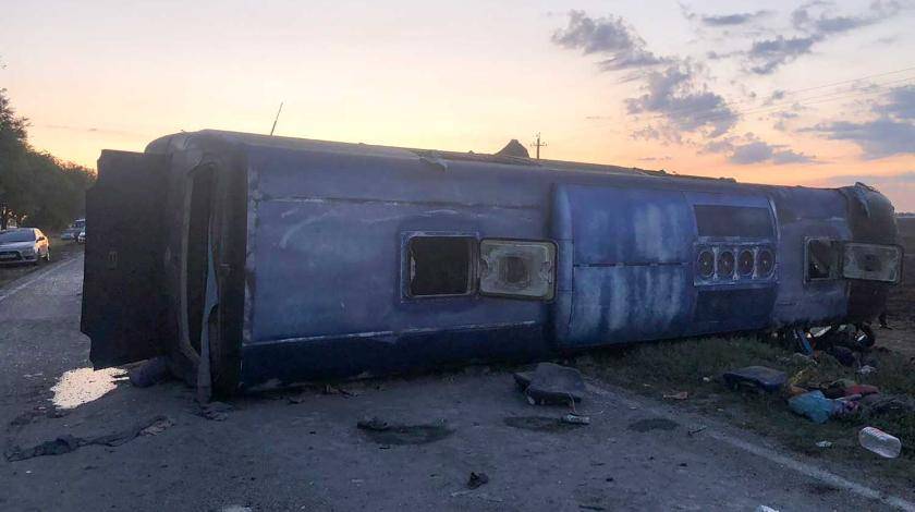 Владимир Владимиров - В Ставрополье автобус врезался на скорости в грузовик - utro.ru - Ставрополье