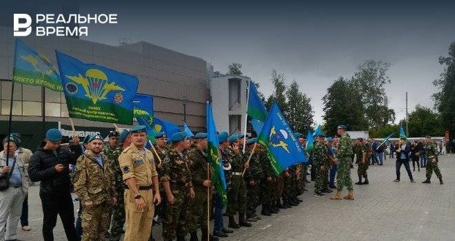 В Казани десантники собрались у Вечного огня на митинг в честь Дня ВДВ — фото - realnoevremya.ru - Россия - Воронеж - Казань - Татарстан