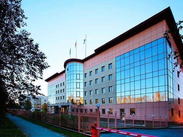 Напавший на полицейских в Сургуте мог быть сотрудником МЧС - polit.ru - Сургут - Сургут