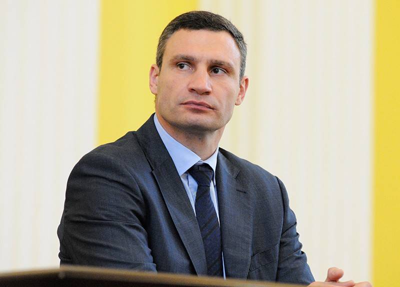 Владимир Зеленский - Петр Порошенко - Виталий Кличко - Кличко приравнял себя к королеве Великобритании - tvc.ru - Украина - Киев - Англия