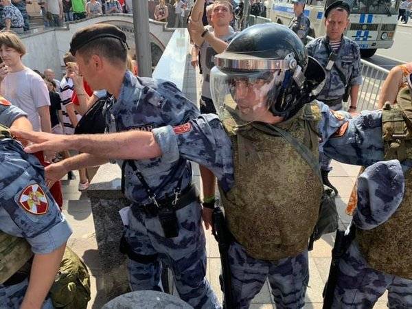 Павел Чиков - Кирилл Жуков - СК объединил дела о массовых беспорядках и нападениях на полицию 27 июля - polit.ru - Москва - Москва