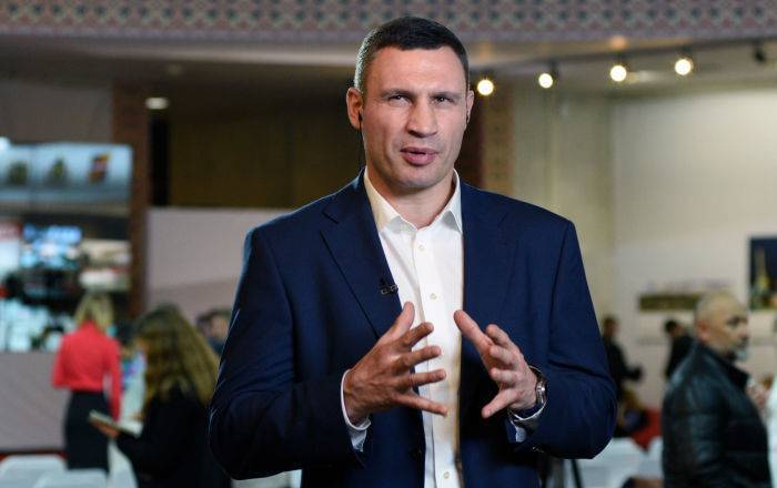 Владимир Зеленский - Виталий Кличко - "Это абсурд!" Мэр Киева Виталий Кличко сравнил себя с "английской королевой" - ru.armeniasputnik.am - Украина - Киев