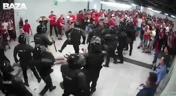 В «Спартаке» прокомментировали видео с избиением фанатов клуба сотрудниками ОМОНа - govoritmoskva.ru - Москва - Ростов-На-Дону - Ростовская обл.