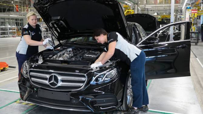Российский завод Mercedes-Benz в сентябре перейдет на двухсменный режим работы - autostat.ru - Россия - Московская обл.