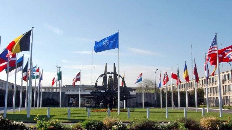 Йенс Столтенберг - Майк Помпео - НАТО не будет размещать новые наземные ядерные ракеты в Европе после распада ДРСМД - polit.info - Москва - Россия - США - Вашингтон