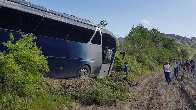 В Сакском районе перевернулся автобус - crimea.ria.ru - Крым - Симферополь - Евпатория - район Сакский