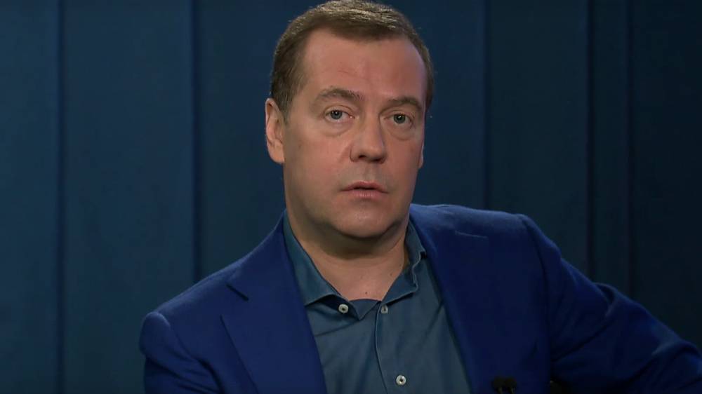 Дмитрий Медведев - Медведева «достала» ситуация с недобросовестными подрядчиками - riafan.ru - Россия - Южно-Сахалинск