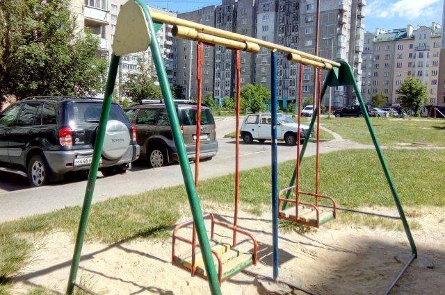 В Нижнем Новгороде упавшие качели сломали девочке позвоночник - aif.ru - Москва - Россия - Нижегородская обл. - Нижний Новгород - Уссурийск
