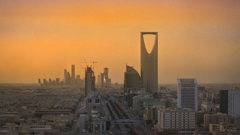 Азиз Аль-Сауд - Женщинам Саудовской Аравии позволили путешествовать и быть опекунами - polit.info - Саудовская Аравия