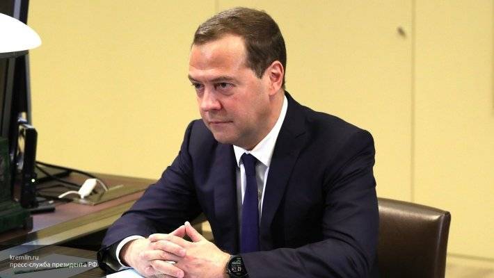 Дмитрий Медведев - Валерий Лимаренко - Дмитрий Медведев прилетел на курильский остров Итуруп - newinform.com - Россия - Сахалинская обл. - Южно-Сахалинск